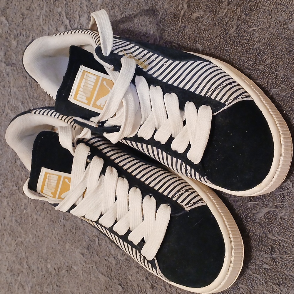 Shoes sneakers